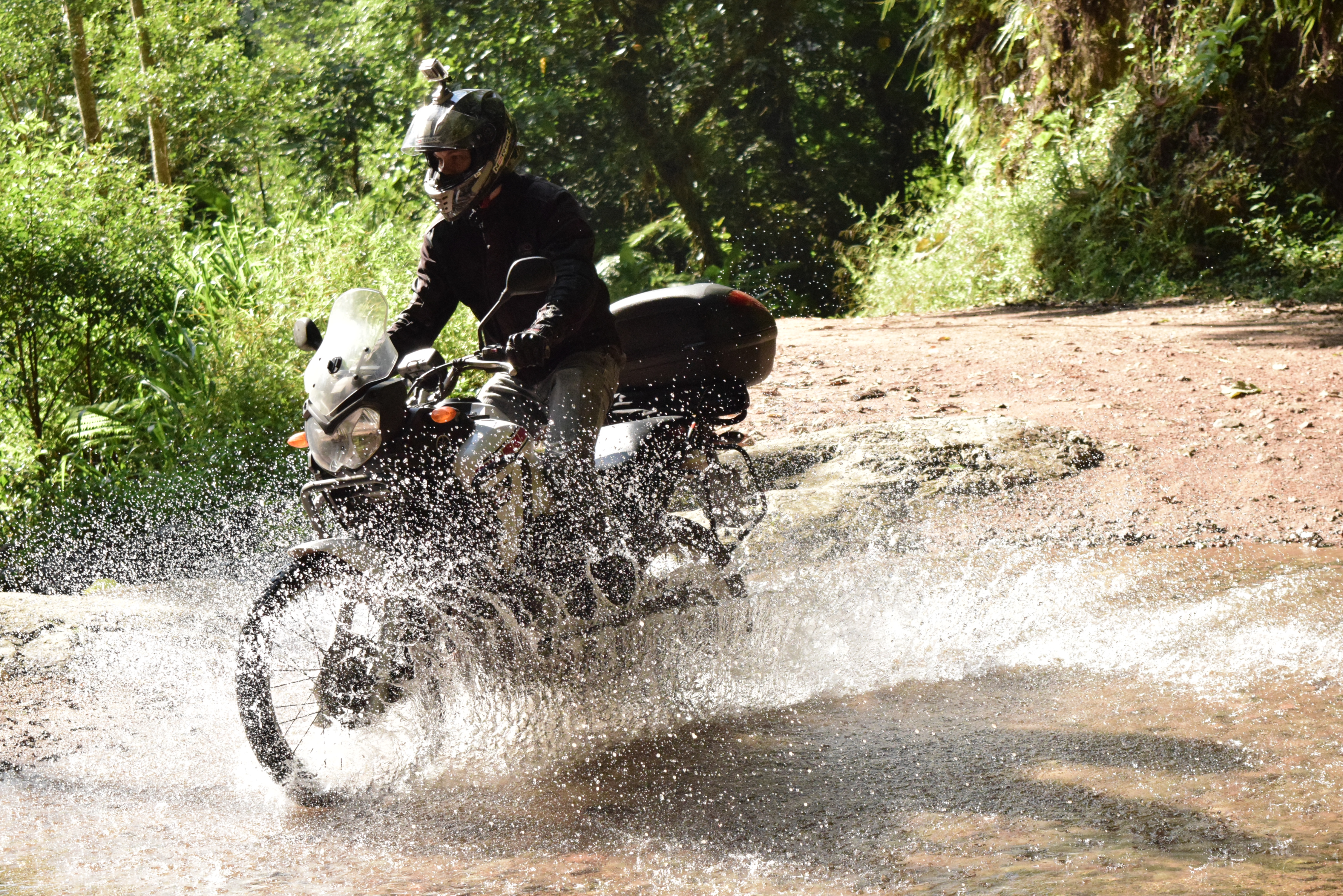 Micheli na cachoeira